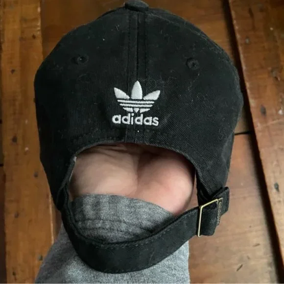 Adidas Black 🧢 baseball cap. Gently used very nice condition. Unisex - Picture 2 of 5